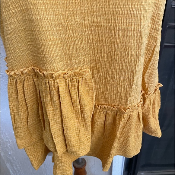 Gold Casual Top - Picture 2 of 4